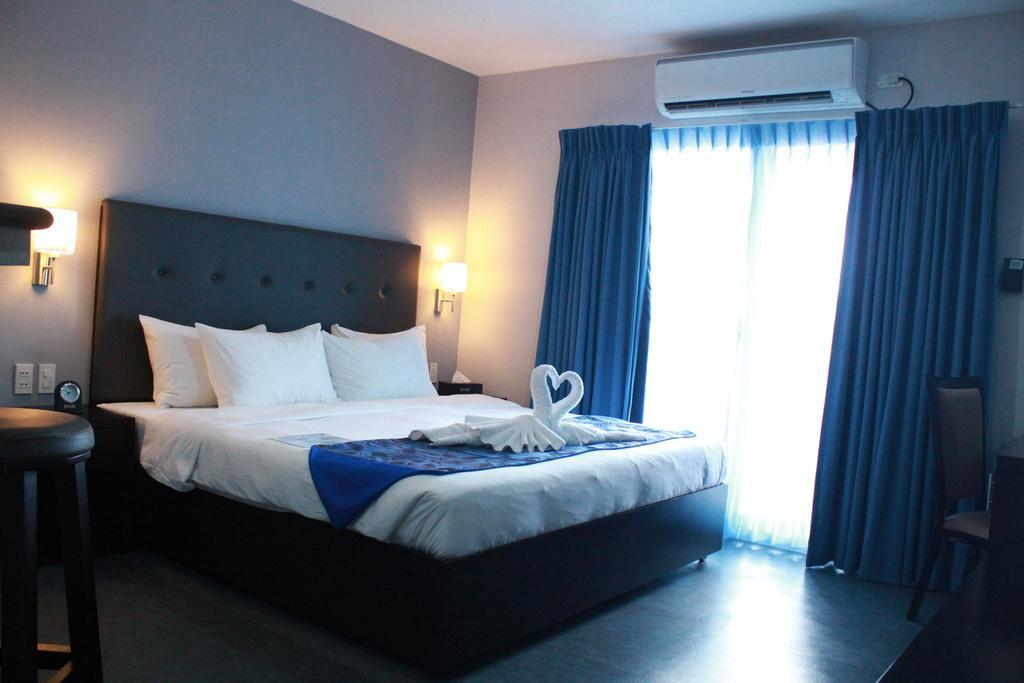 Sun Plaza Subic Hotel Олонгапо Номер фото