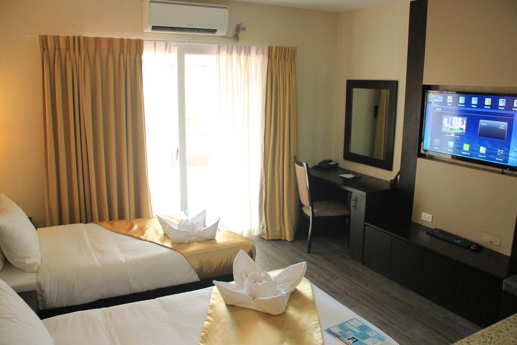 Sun Plaza Subic Hotel Олонгапо Номер фото